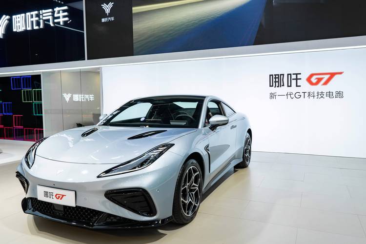 惠州166哪吒汽车在智能汽车领域的表现，领途汽车在新能源汽车市场中的影响力